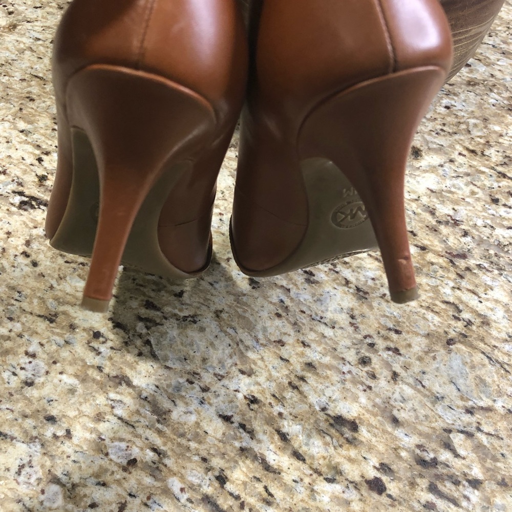 Michael Kors Brown Pointed Toe Leather Pumps Heels with Logo 6.5 - Picture 9 of 10